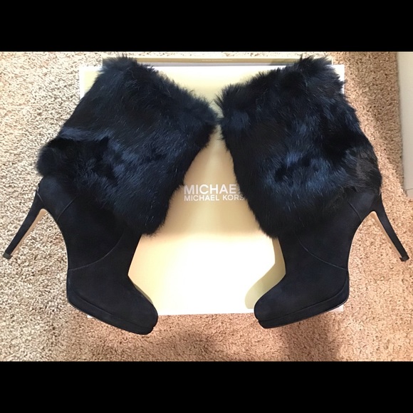 Micheal Kors Boots - Picture 3 of 8